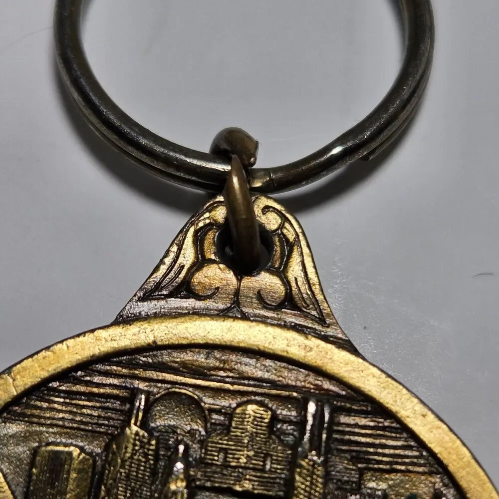Vintage 1992 Bergamot Brass Works Chicago Skyline Souvenir Keychain Key Fob 3D